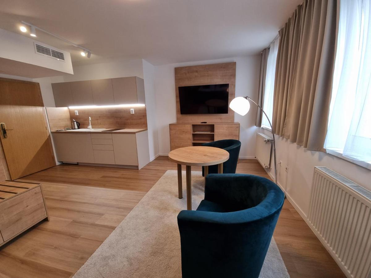 Hotel Tilia เปซิโนค ภายนอก รูปภาพ