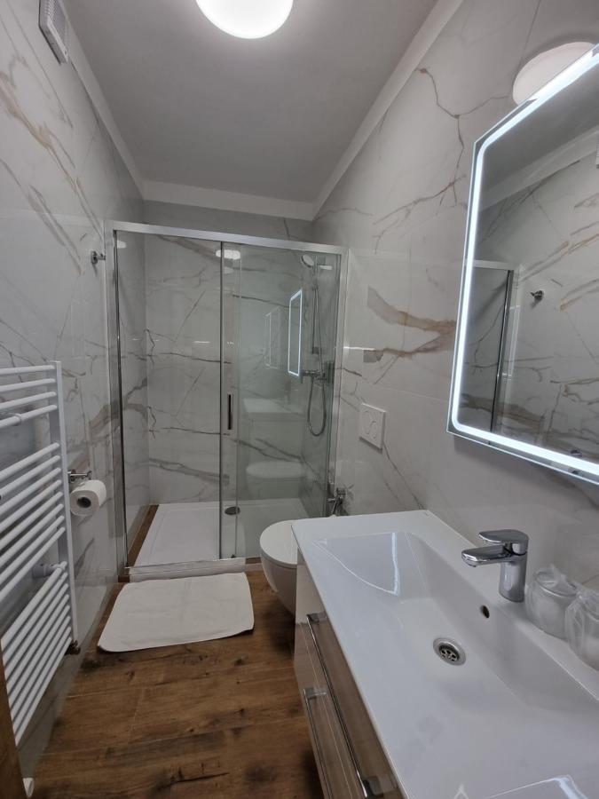 Hotel Tilia เปซิโนค ภายนอก รูปภาพ