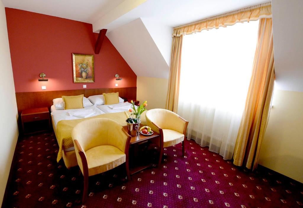 Hotel Tilia เปซิโนค ภายนอก รูปภาพ