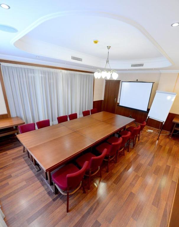 Hotel Tilia เปซิโนค ภายนอก รูปภาพ