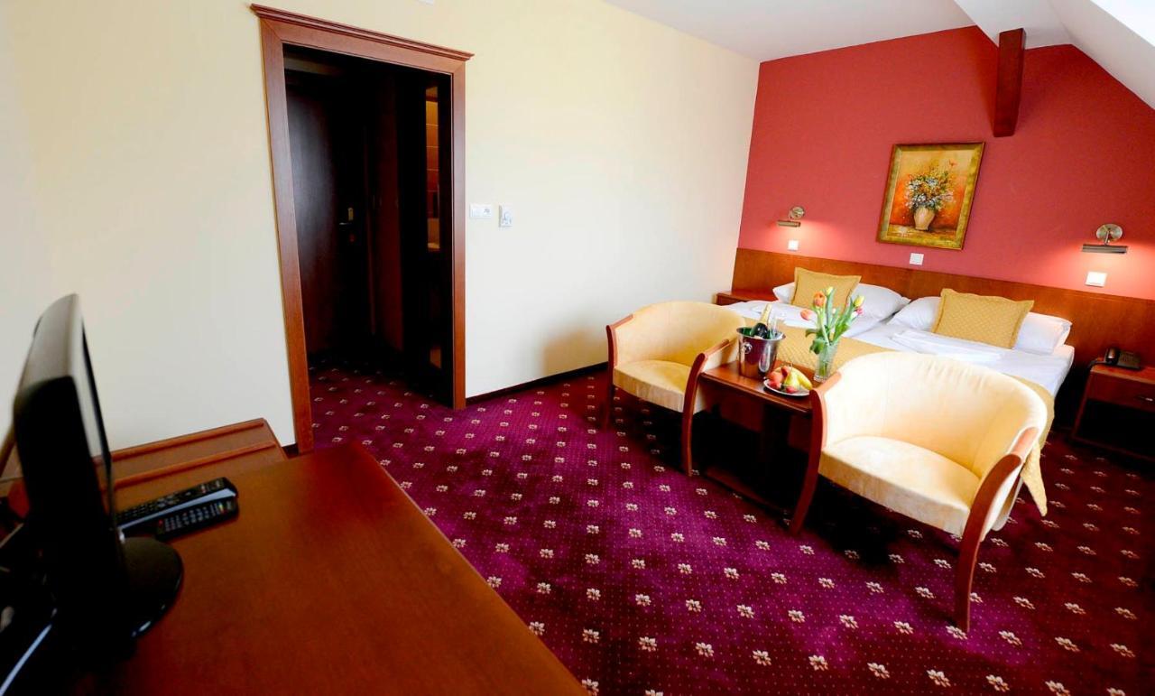 Hotel Tilia เปซิโนค ห้อง รูปภาพ